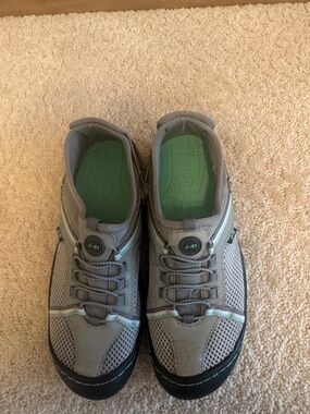 J-41 Men’s Gray Mesh Sneakers with Green Insole